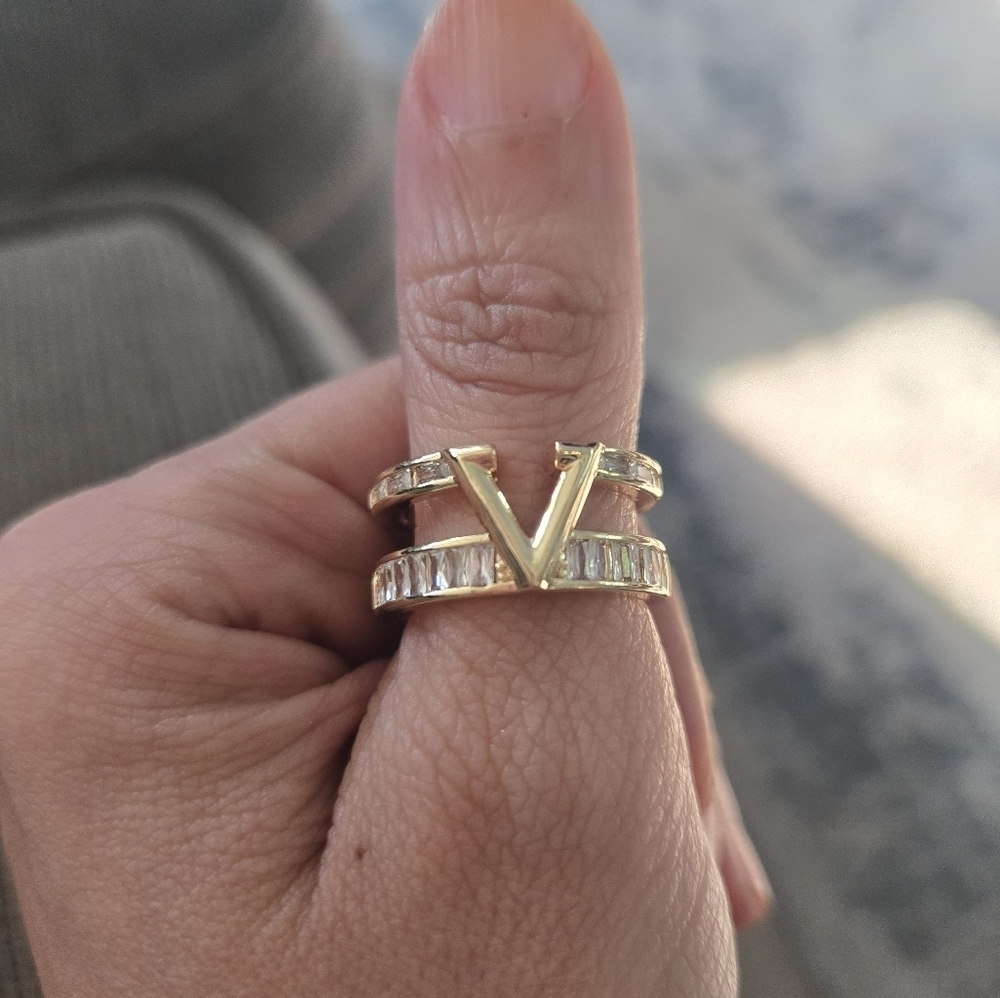 18K Gold Plated Dubai Fashion Gold and Silver V Initial Ring - Picture 2 of 12
